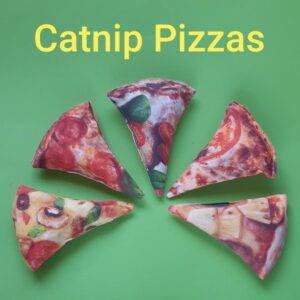 Realistic pizza cat toy – handmade catnip toy filled with fresh catnip – kitten toys, catnip kicker – exclusive design by Crafts4Cats